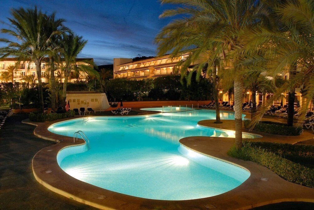 Апартаменты Beach Club Font De Sa Cala 4*